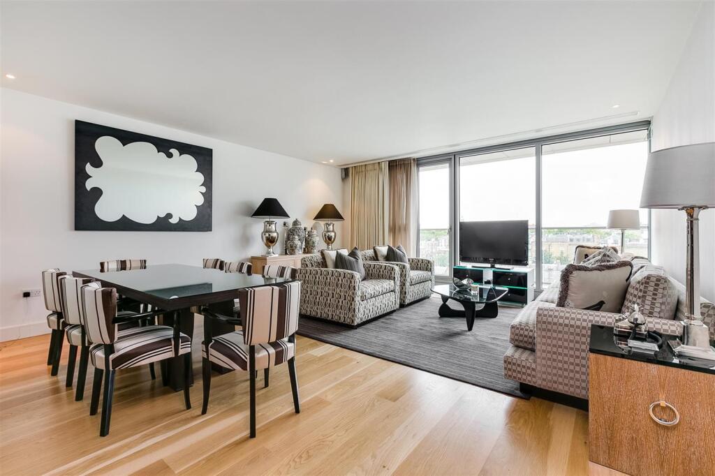 3 bed 1st Floor Flat for rent in London. From Plaza Estates