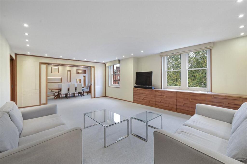 4 bed 1st Floor Flat for rent in Chelsea. From Plaza Estates