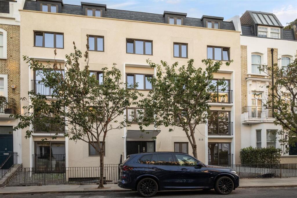 2 bed 1st Floor Flat for rent in Chelsea. From Plaza Estates