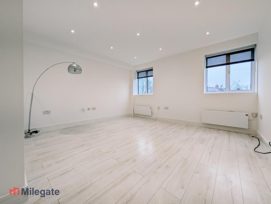 2 bed 1st Floor Flat for rent in Ashford. From Pointview Estates