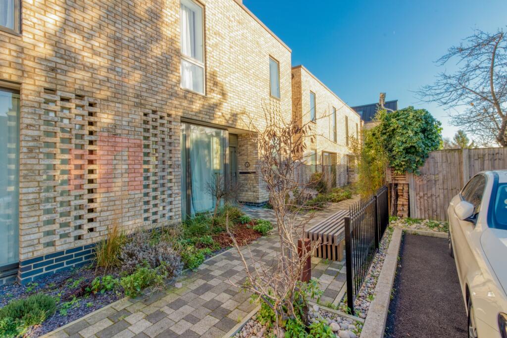 4 bed Detached for rent in London. From Pointview Estates