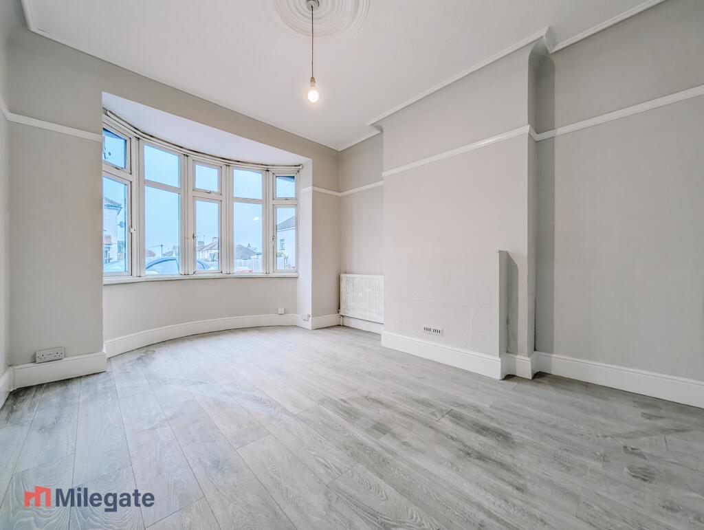 2 bed 1st Floor Flat for rent in Southend-on-Sea. From Pointview Estates