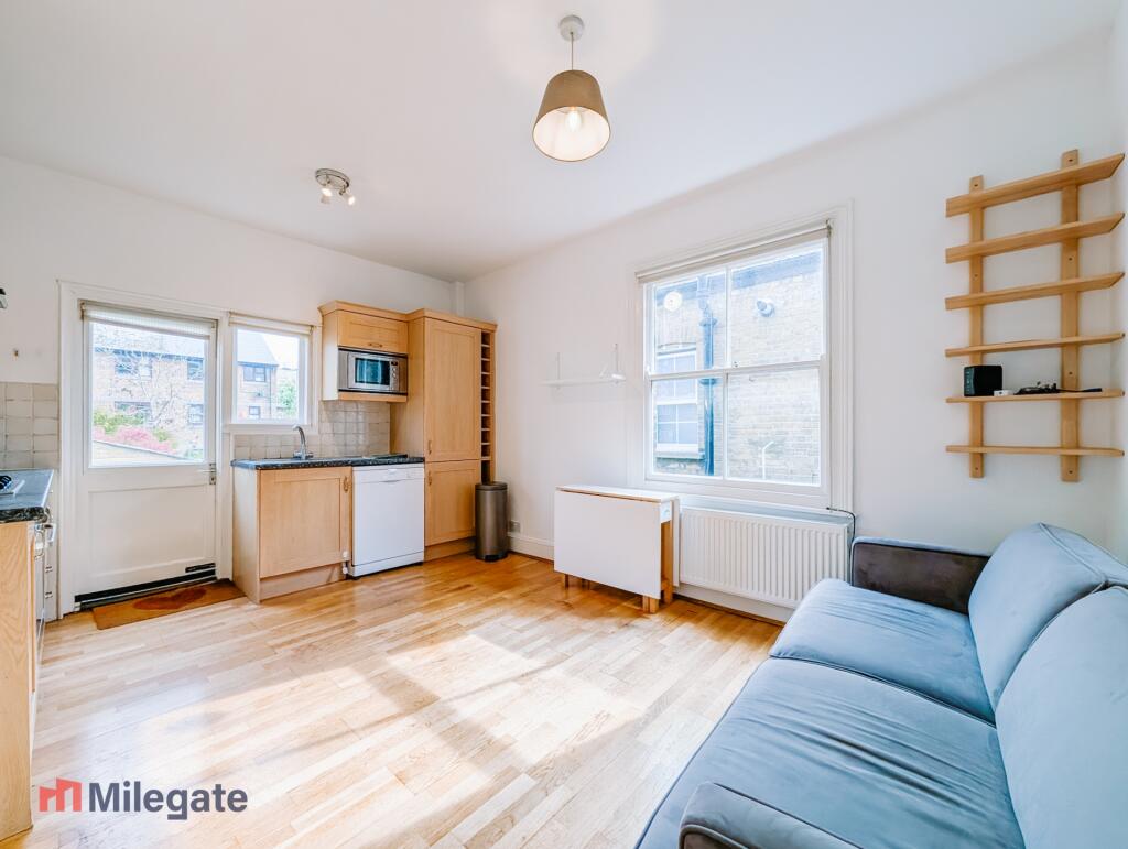 3 bed 1st Floor Flat for rent in London. From Pointview Estates