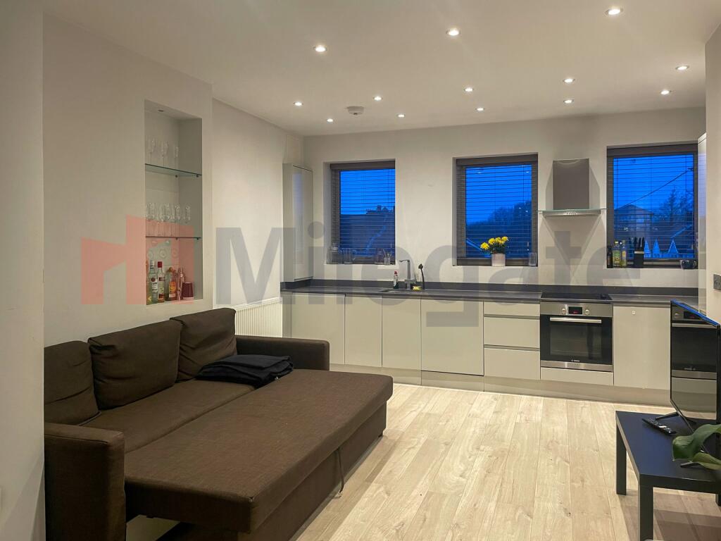 2 bed 1st Floor Flat for rent in Merton. From Pointview Estates