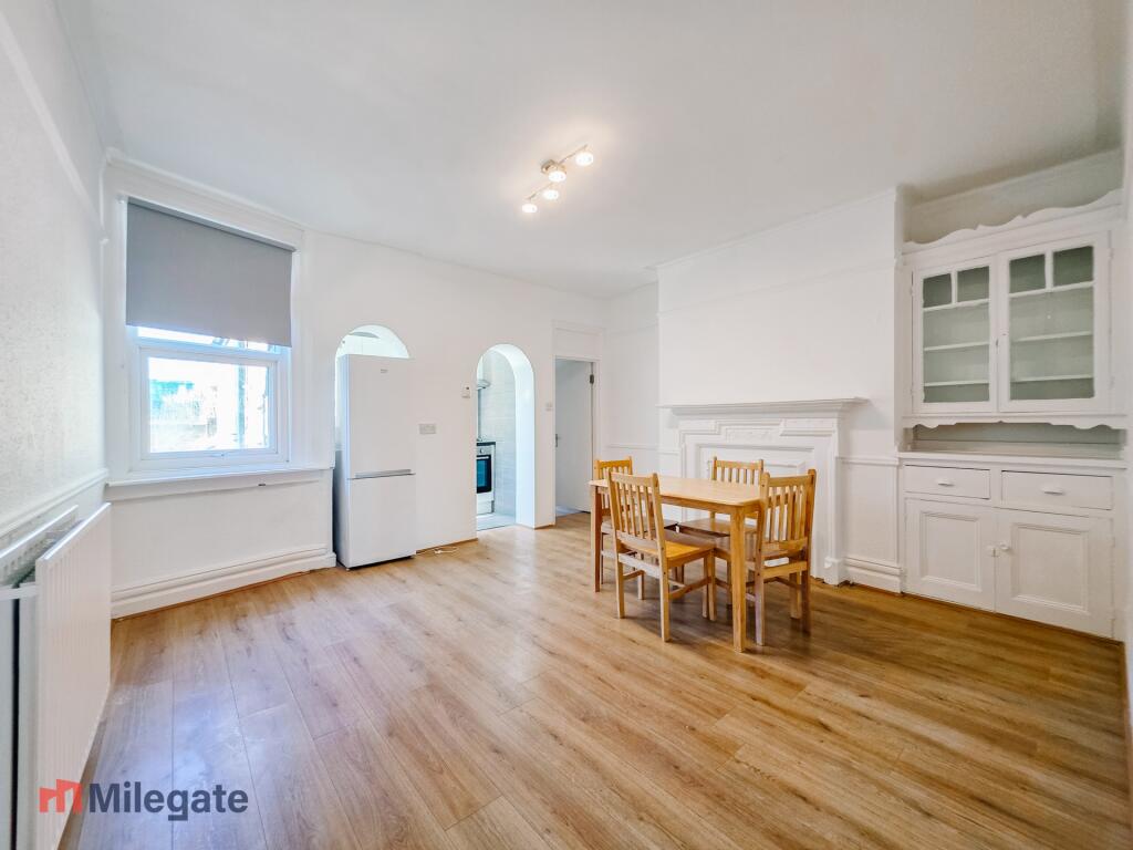 3 bed 1st Floor Flat for rent in London. From Pointview Estates