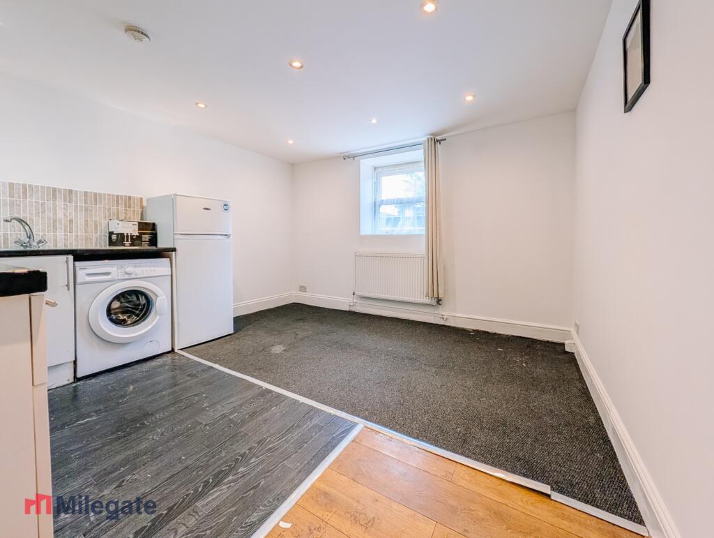 1 bed 1st Floor Flat for rent in Eltham. From Pointview Estates