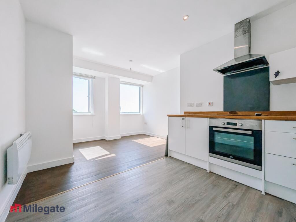 2 bed 1st Floor Flat for rent in Romford. From Pointview Estates