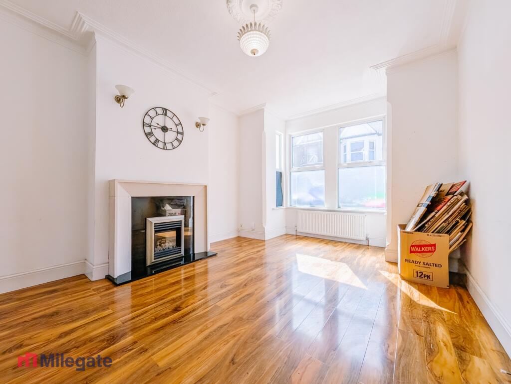 3 bed Mid Terraced House for rent in Southend-on-Sea. From Pointview Estates 3 bed Mid Terraced House for rent in Southend-on-Sea. From Pointview Estates