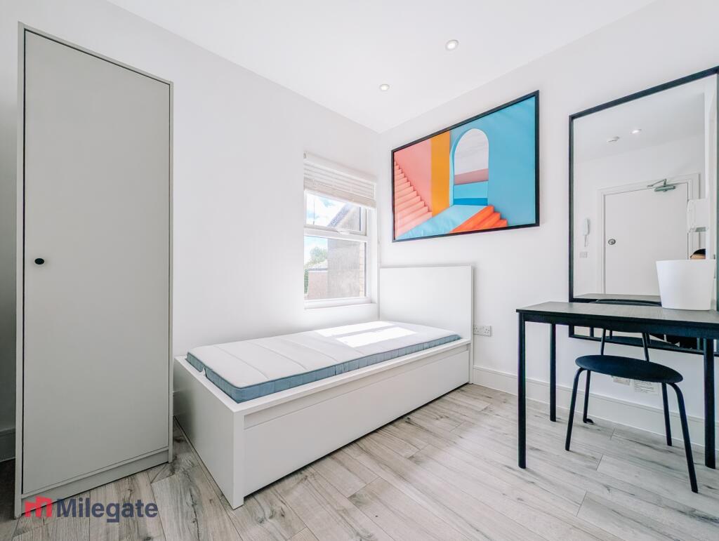4 bed Studio for rent in Staines-upon-Thames. From Pointview Estates