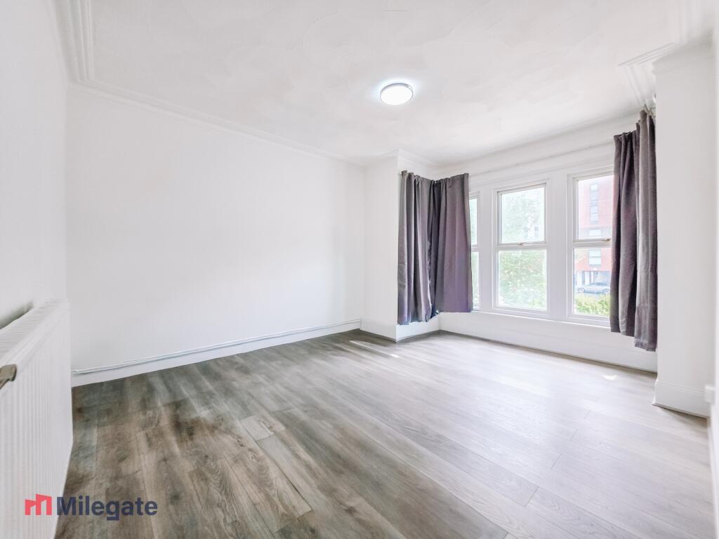3 bed 1st Floor Flat for rent in Southend-on-Sea. From Pointview Estates 3 bed 1st Floor Flat for rent in Southend-on-Sea. From Pointview Estates