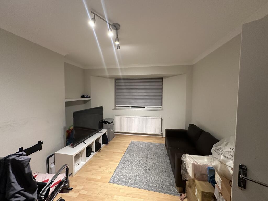 2 bed 1st Floor Flat for rent in London. From Pointview Estates