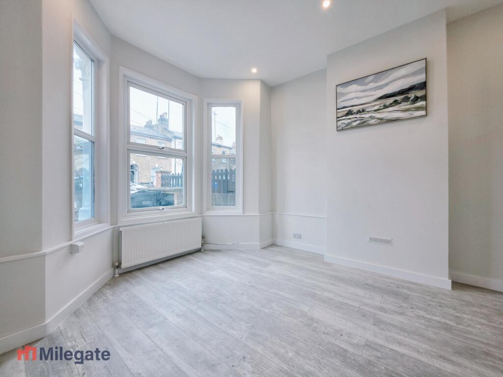 2 bed 1st Floor Flat for rent in London. From Pointview Estates 2 bed 1st Floor Flat for rent in London. From Pointview Estates