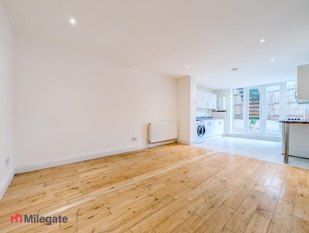 2 bed 1st Floor Flat for rent in London. From Pointview Estates 2 bed 1st Floor Flat for rent in London. From Pointview Estates