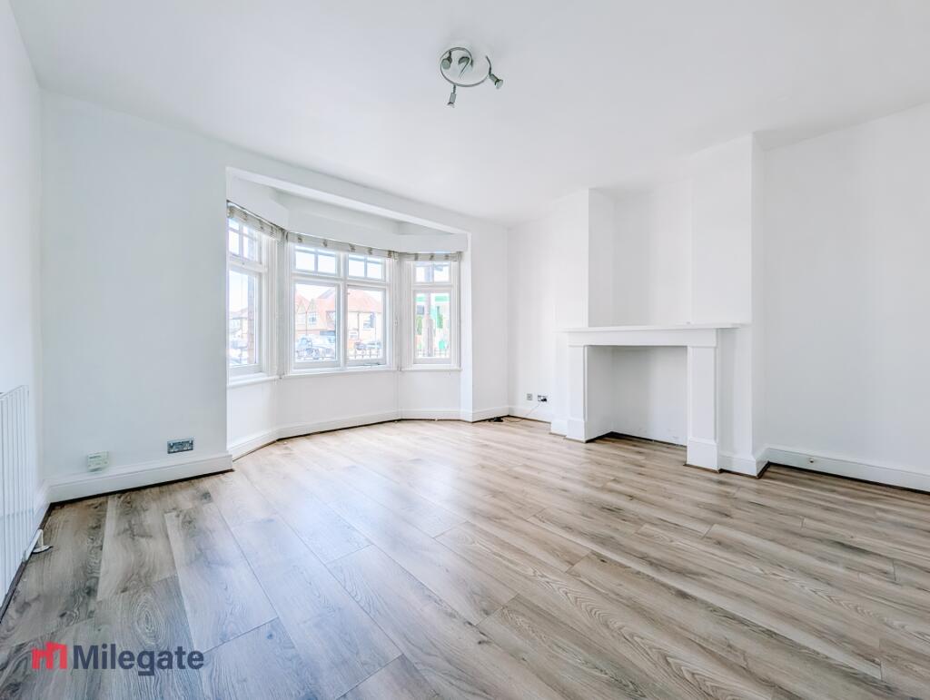 1 bed 1st Floor Flat for rent in Waltham Abbey. From Pointview Estates