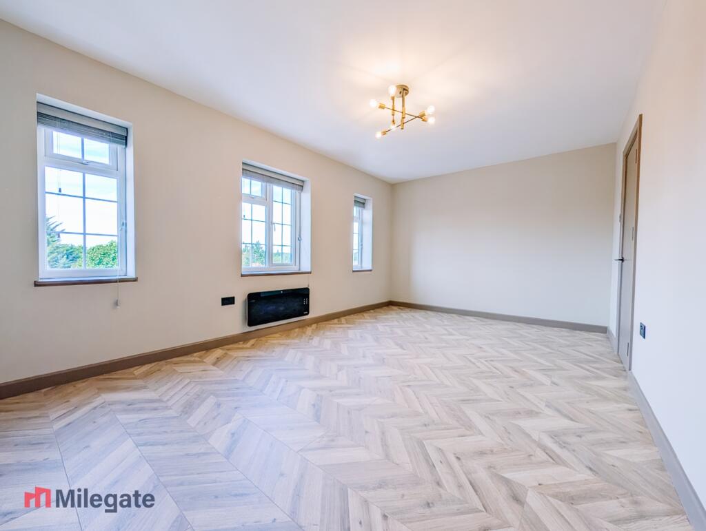 4 bed 1st Floor Flat for rent in Malden Rushett. From Pointview Estates