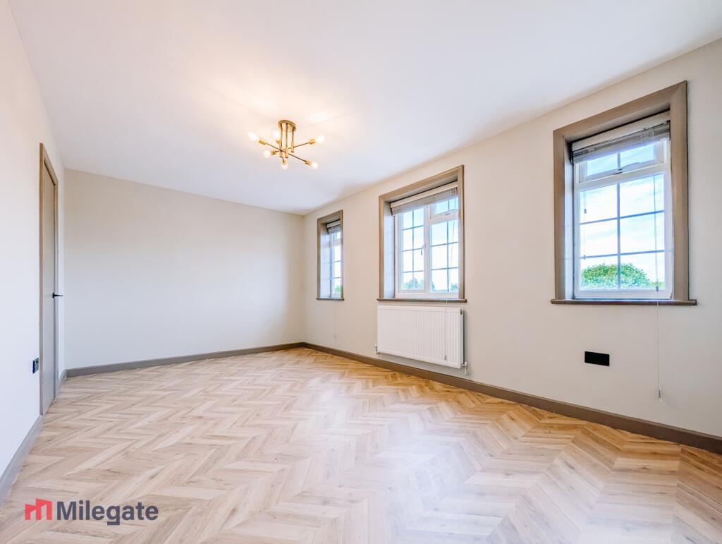 4 bed 1st Floor Flat for rent in Malden Rushett. From Pointview Estates