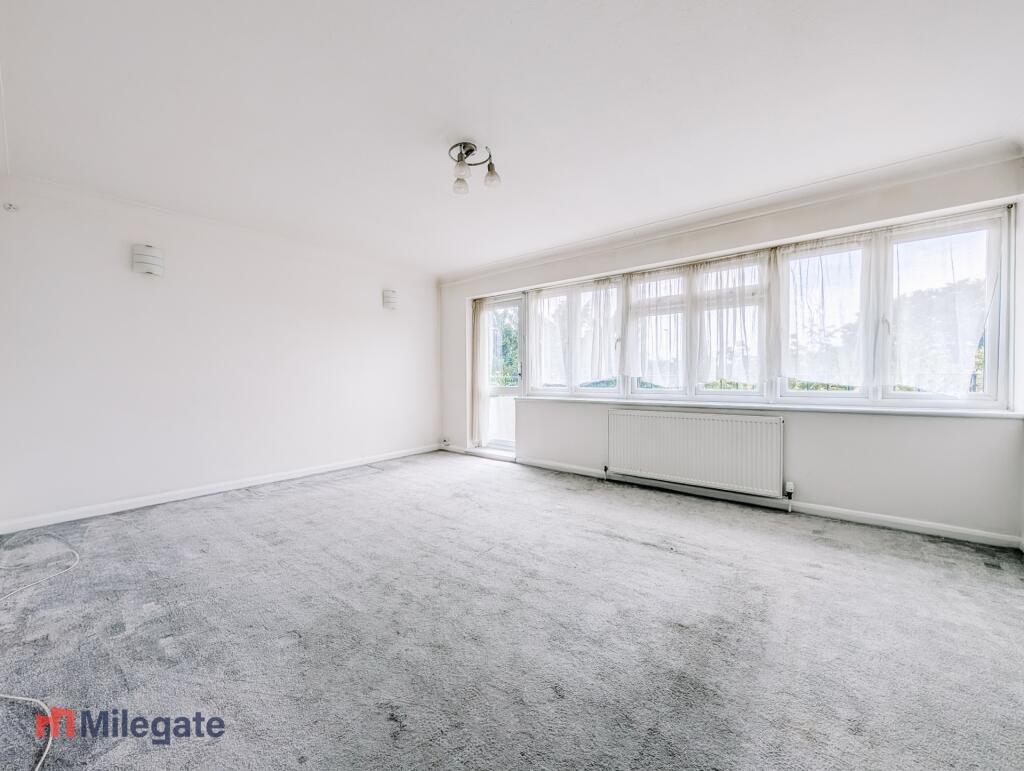 2 bed 1st Floor Flat for rent in London. From Pointview Estates