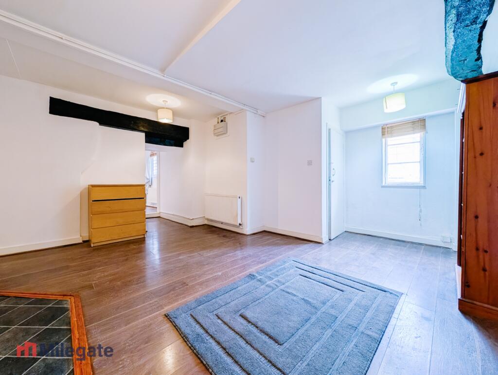 1 bed 1st Floor Flat for rent in Eltham. From Pointview Estates