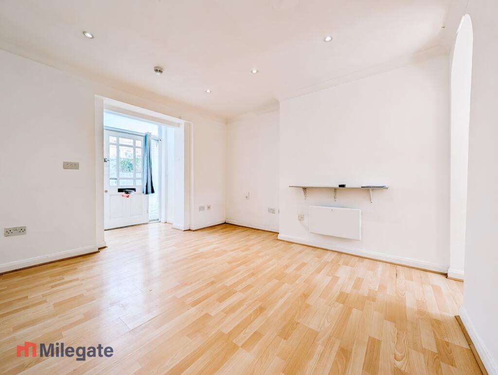 1 bed 1st Floor Flat for rent in Croydon. From Pointview Estates 1 bed 1st Floor Flat for rent in Croydon. From Pointview Estates