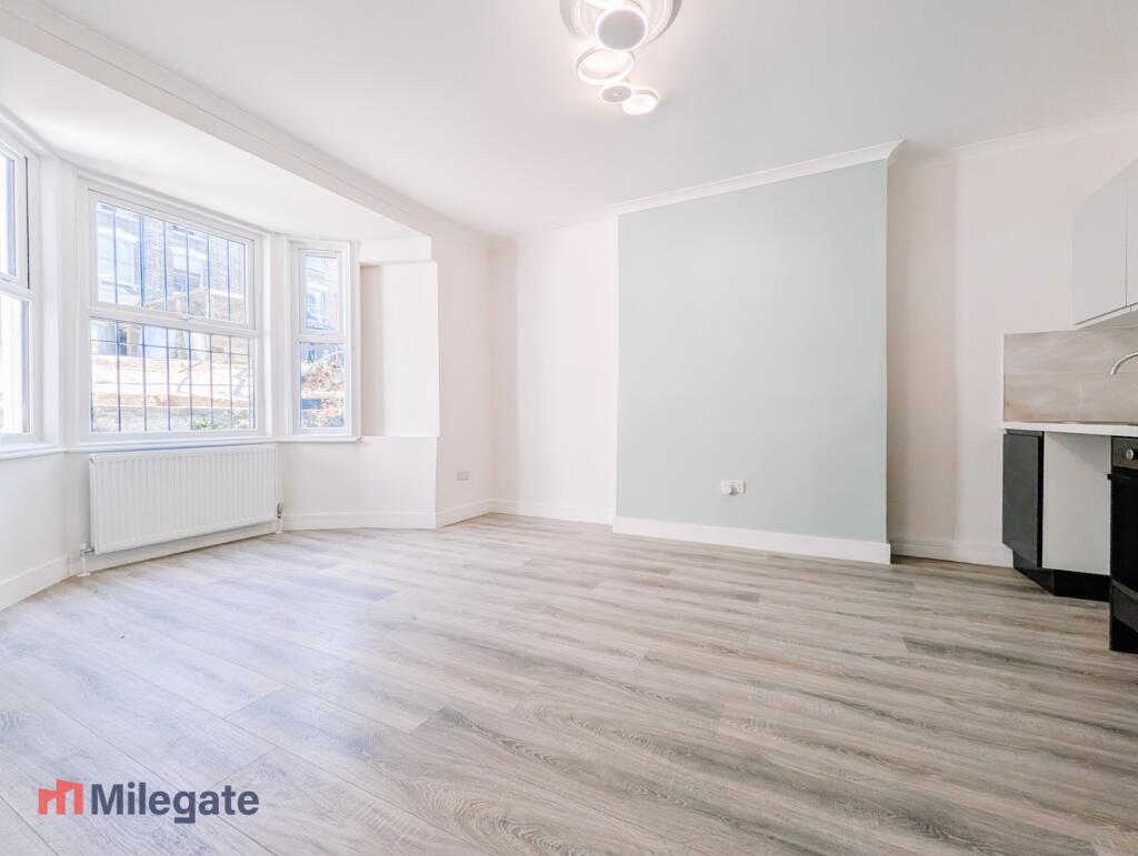 4 bed 1st Floor Flat for rent in London. From Pointview Estates 4 bed 1st Floor Flat for rent in London. From Pointview Estates
