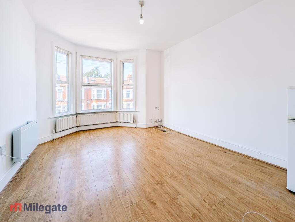 2 bed 1st Floor Flat for rent in Ilford. From Pointview Estates