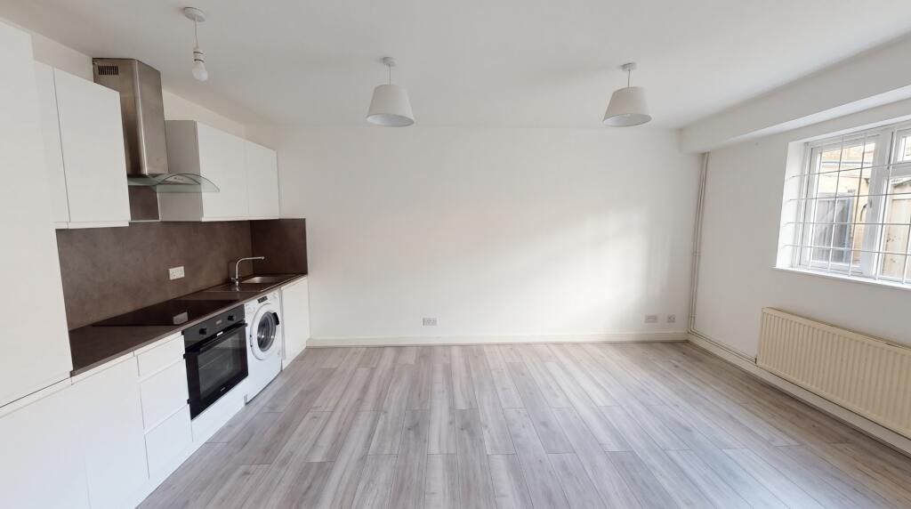 2 bed 1st Floor Flat for rent in Eltham. From Pointview Estates