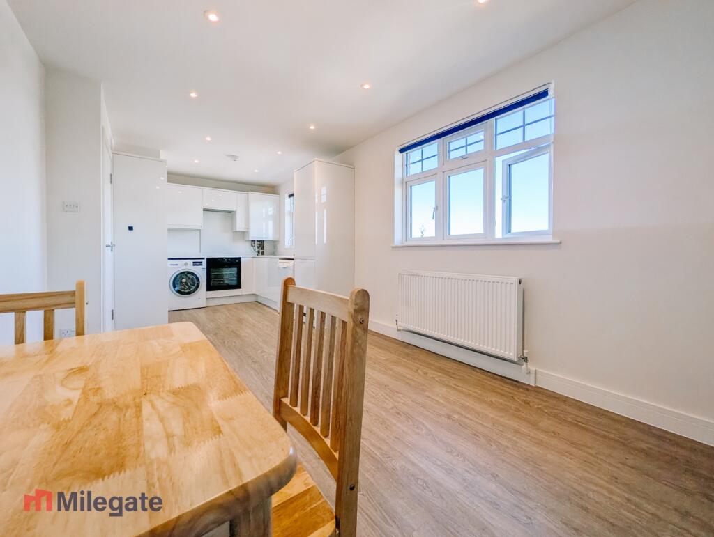 2 bed 1st Floor Flat for rent in Croydon. From Pointview Estates
