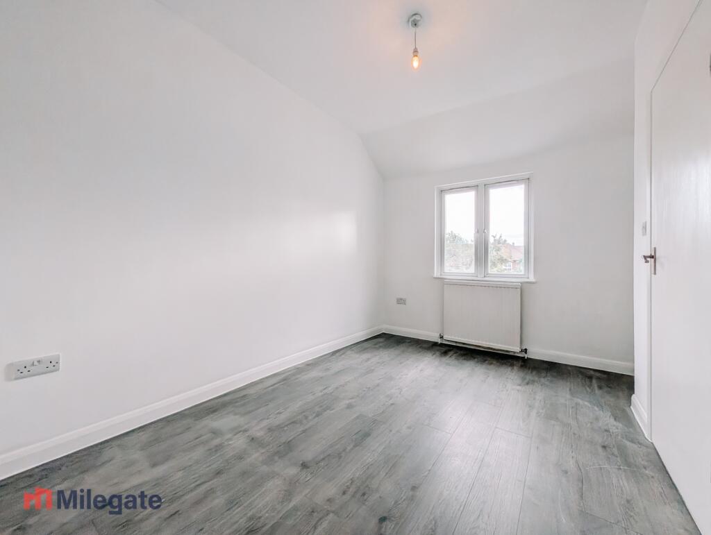 1 bed 1st Floor Flat for rent in Hendon. From Pointview Estates