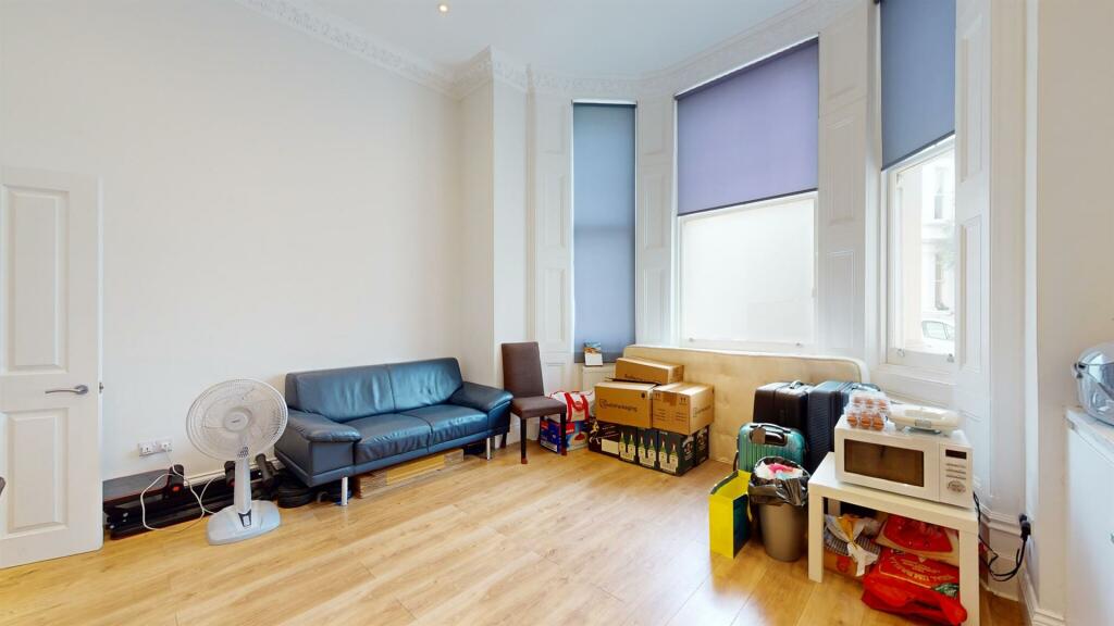 1 bed Flat for rent in Kensington. From Pomp Properties