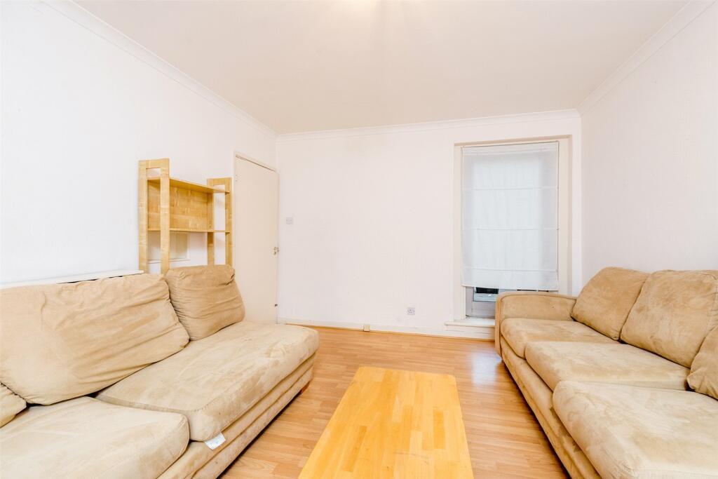 3 bed 1st Floor Flat for rent in Battersea. From Pomp Properties - London 3 bed 1st Floor Flat for rent in Battersea. From Pomp Properties - London