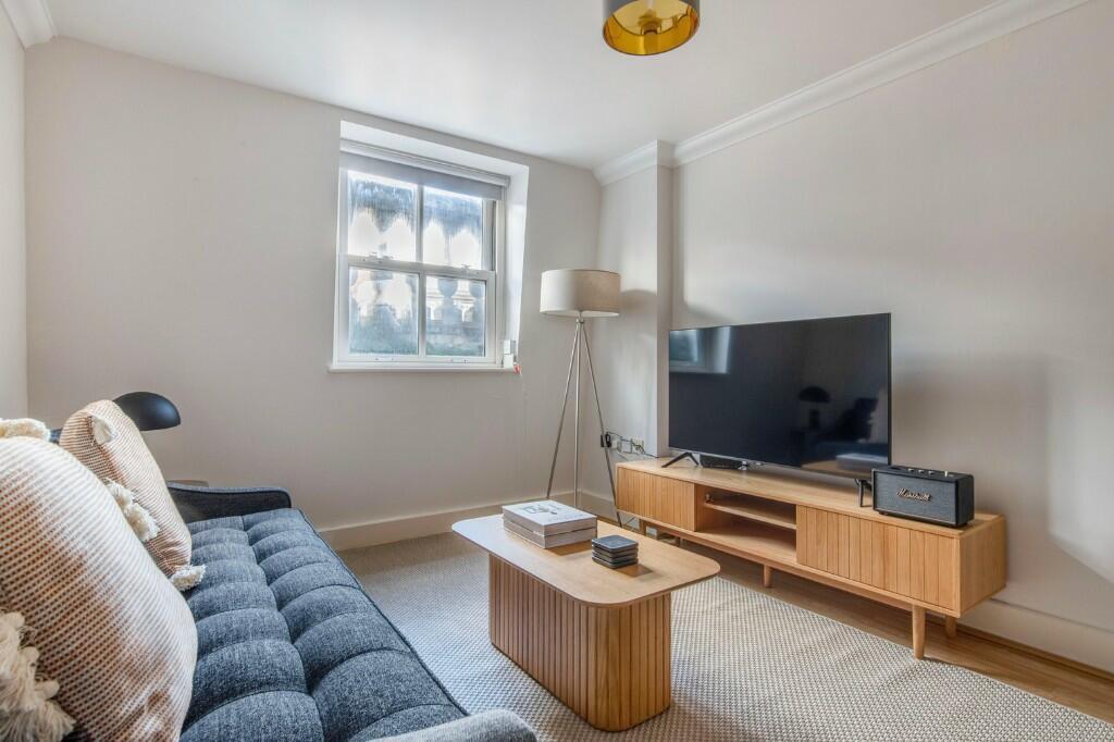 1 bed 1st Floor Flat for rent in London. From Pomp Properties - London