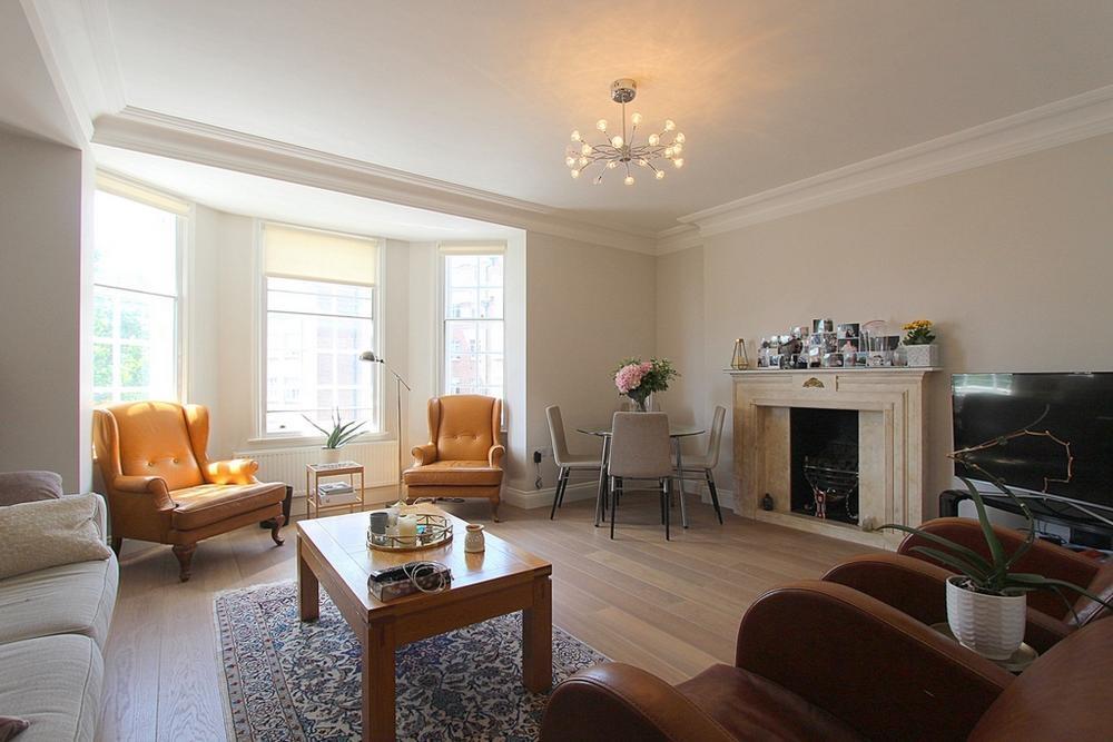 4 bed 1st Floor Flat for rent in Chelsea. From Pomp Properties - London