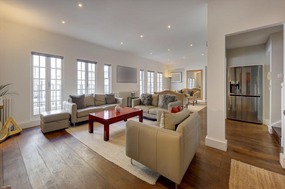 5 bed Mews for rent in Chelsea. From Pomp Properties - London
