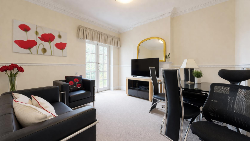 3 bed 1st Floor Flat for rent in Kensington. From Pomp Properties - London