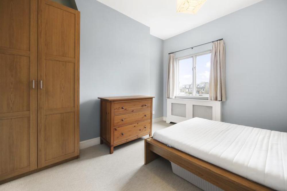 3 bed 1st Floor Flat for rent in Kensington. From Pomp Properties - London
