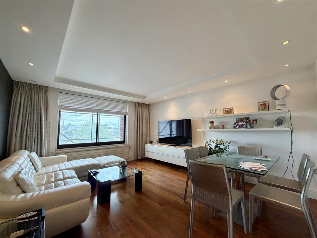 2 bed 1st Floor Flat for rent in Kensington. From Pomp Properties - London