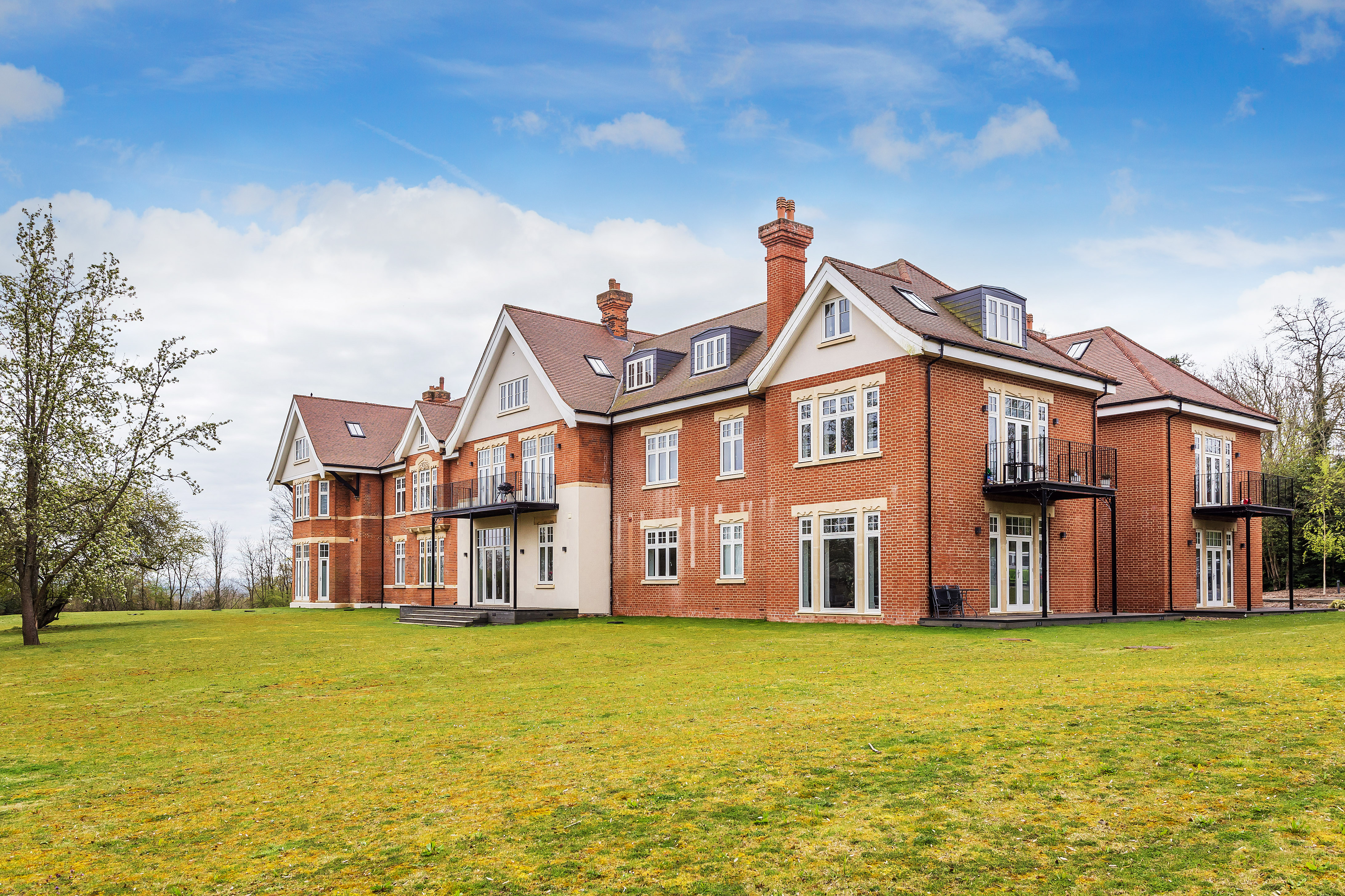 2 bed Apartment for rent in Horley. From Power Bespoke 2 bed Apartment for rent in Horley. From Power Bespoke