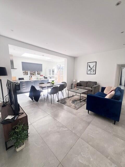 4 bed 1st Floor Flat for rent in London. From Jeremy Leaf & Co - Residential Development
