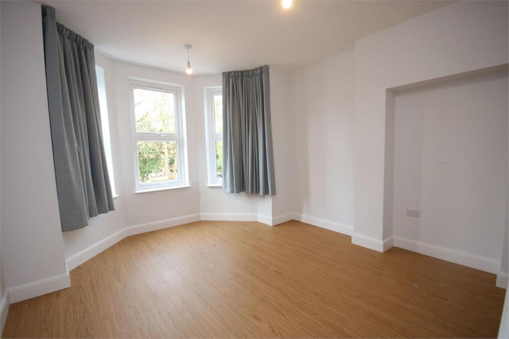 3 bed 1st Floor Flat for rent in Friern Barnet. From Jeremy Leaf & Co - Residential Development