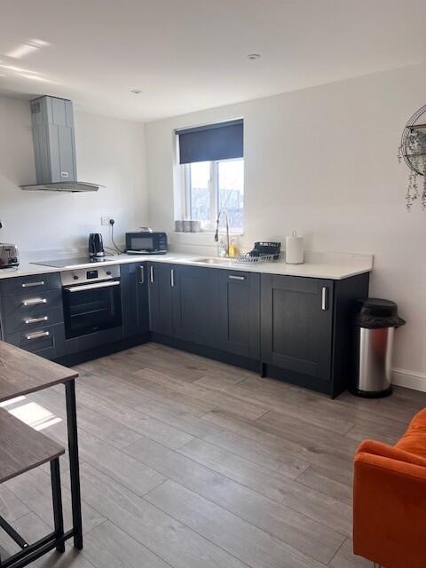 3 bed 1st Floor Flat for rent in Friern Barnet. From Jeremy Leaf & Co - Residential Development