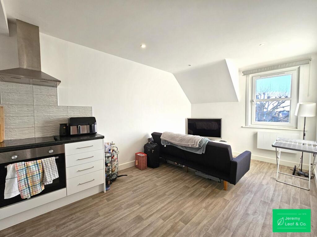2 bed Apartment for rent in Finchley. From Jeremy Leaf & Co - Residential Development