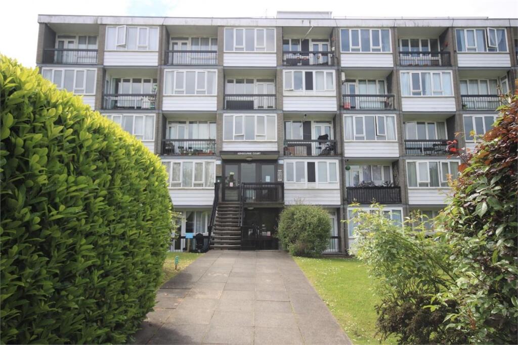 2 bed 1st Floor Flat for rent in Friern Barnet. From Jeremy Leaf & Co - Residential Development