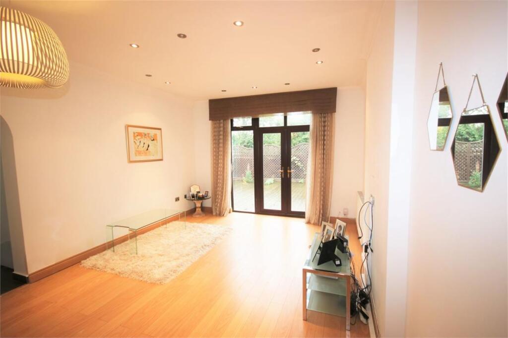 2 bed 1st Floor Flat for rent in Finchley. From Jeremy Leaf & Co - Residential Development
