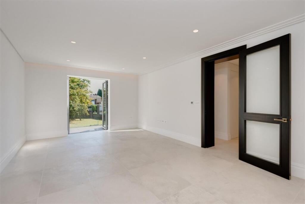 2 bed 1st Floor Flat for rent in Finchley. From Jeremy Leaf & Co - Residential Development