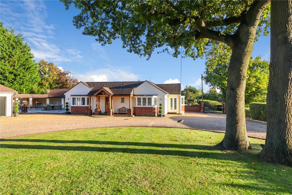 4 bed Bungalow for rent in Rucklers Lane. From Proffitt & Holt - Kings Langley