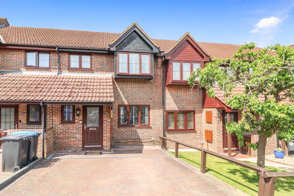 3 bed Mid Terraced House for rent in Rucklers Lane. From Proffitt & Holt Partnership - Kings Langley