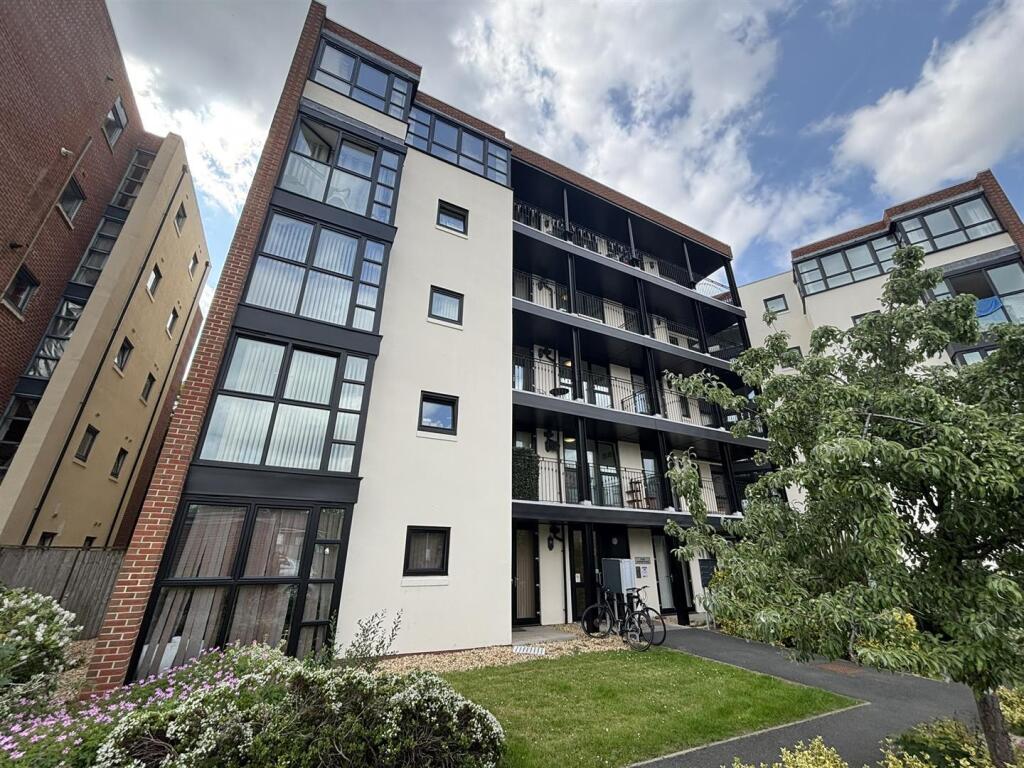 2 bed 1st Floor Flat for rent in Manchester. From Jordan Fishwick - Didsbury