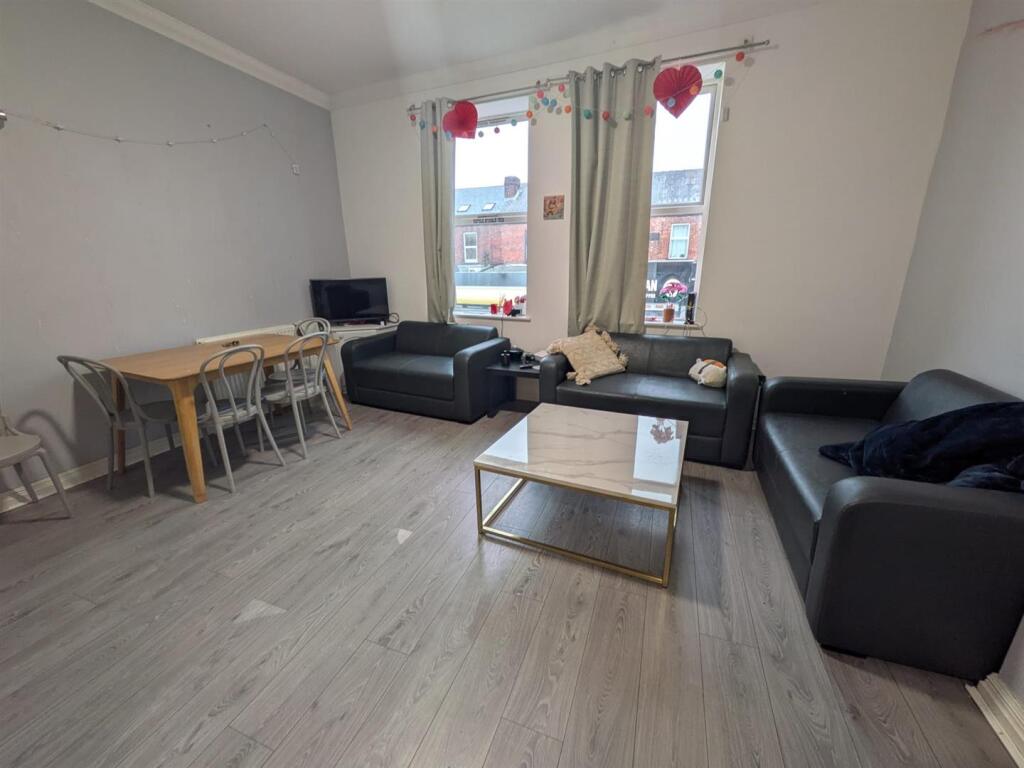 5 bed Apartment for rent in Gatley. From Jordan Fishwick - Didsbury