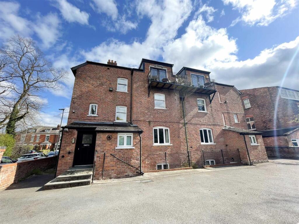 2 bed 1st Floor Flat for rent in Gatley. From Jordan Fishwick - Didsbury