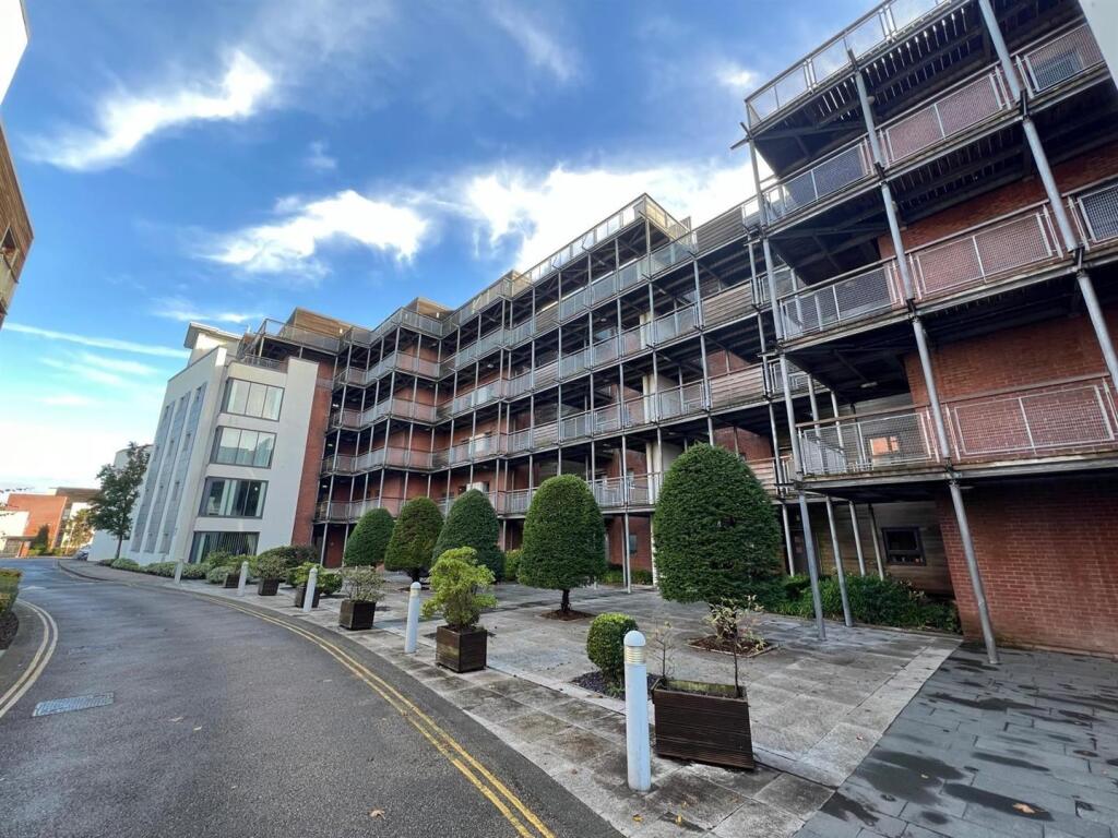 2 bed Apartment for rent in Gatley. From Jordan Fishwick - Didsbury 2 bed Apartment for rent in Gatley. From Jordan Fishwick - Didsbury